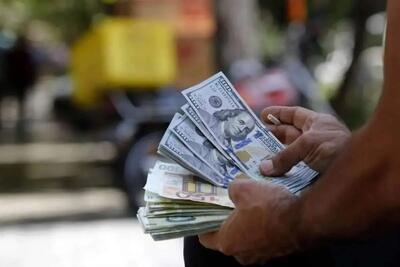 نوسان شدید دلار در آذر؛ سیگنال گرانی کالاها به بازار