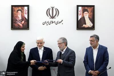  امضای تفاهم‌نامه‌های تامین اراضی و احداث مسکن اعضای هیئت علمی و کارکنان دانشگاه و مراکز آموزش عالی/  عارف: دولت چهاردهم حل مشکل مسکن و تامین زندگی در شأن جامعه دانشگاهی را در اولویت اقدامات خود قرار داده است