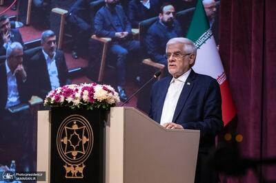  عارف: دولت چهاردهم آمادگی خود را برای تقویت کارآمدی و شفافیت بازار بورس اعلام می‌کند/ حمایت از سرمایه‌گذاران خرد وظیفه حاکمیتی است/ برای بازار بورس یک وظیفه ملی و فراتر از دولت در تامین و جذب سرمایه قائل هستیم