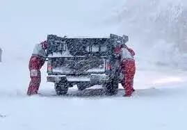 تصویر متفاوت از چهره‌های یخ‌زده امدادگران هلال‌احمر در عملیات‌های امدادرسانی