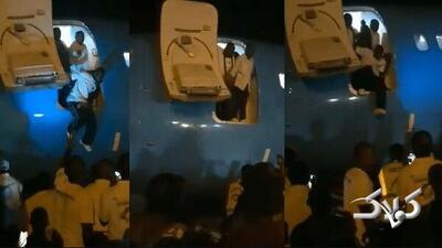 پریدن مسافران از درِ هواپیما و ارتفاع ۴ متری! +ویدئو | عجیب ترین اتفاق در یک فرودگاه - مجله اینترنتی کولاک