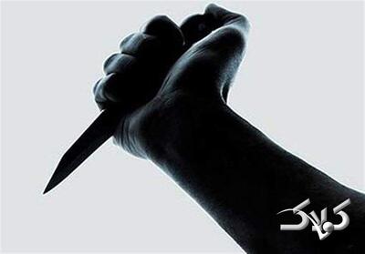 چهره خونسرد مرد چاقوکش؛ حمله ناگهانی به مسافران مترو + ویدئو | تصاویر چاقوی ۴۰ سانتیمتری را ببینید - مجله اینترنتی کولاک