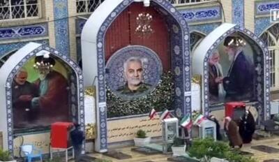 فیلم/ حال و هوای گلزار شهدای کرمان با بارش برف