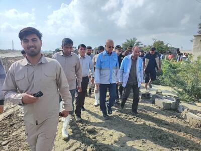  بازدید استاندار هرمزگان از روستای سیل‌زده نگر پایین شهرستان جاسک