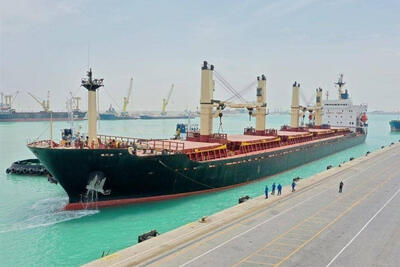 پهلو گرفتن کشتی 66 هزار تُنی گندم در بندر شهید رجایی