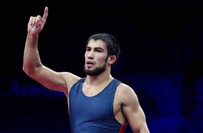 کشتی‌گیر روس بعد از تغییر تابعیت راهی مکه شد! / عکس - پارس فوتبال