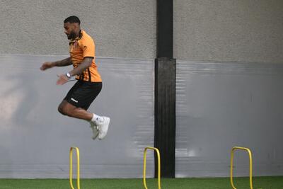 مهاجم جنجالی پرسپولیس سر از آمریکا در آورد - پارس فوتبال