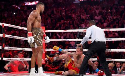 شکست تحقیرآمیز جیک پاول مقابل آنتونی جاشوا در جنجالی‌ترین مسابقه بوکس سال - پارس فوتبال