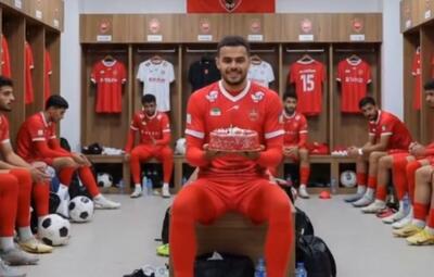 ویدیو| اورونوف با هوش مصنوعی شمع فوت کرد! - پارس فوتبال