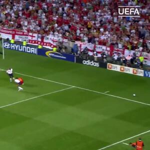 ویدئو نوستالژی: وقتی اشلی کول رونالدوی جوان را متوقف کرد - پارس فوتبال