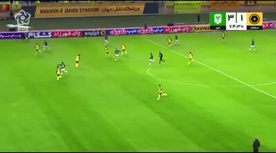 گل سوم خیبر توسط امیرحسین فارسی در دقیقه 75 / سپاهان 1 - خیبر 3