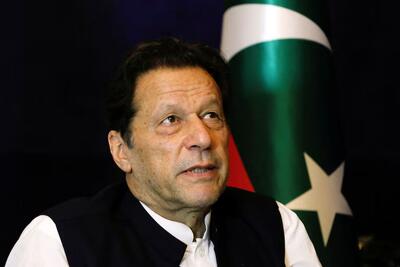  دادگاه پاکستان، عمران خان و همسرش را به ۱۷ سال زندان محکوم کرد
