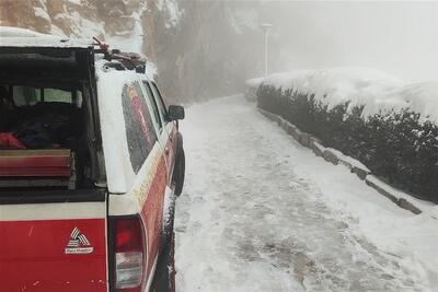  عملیات نجات در برف و کولاک؛ آتش‌نشانان اصفهان ۴ کوهنورد گرفتار در ارتفاعات صفه را نجات دادند
