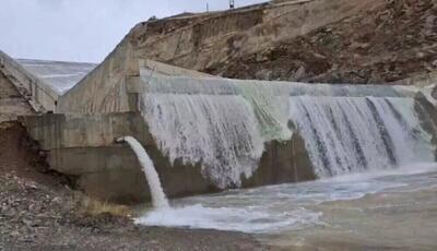 سدی که پس از چند سال، پرآب و سرریز شد