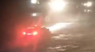 تصاویر نفس‌گیر نجات سرنشینان خودرو در سیل طبس