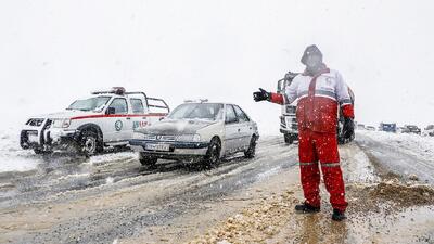برف و باران شدید در جاده‌های ۱۳ استان؛ ۲۲ مسیر بین شهری مسدود شدند+ اسامی