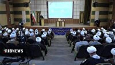  امام جماعت محور حل مسائل محله باشد