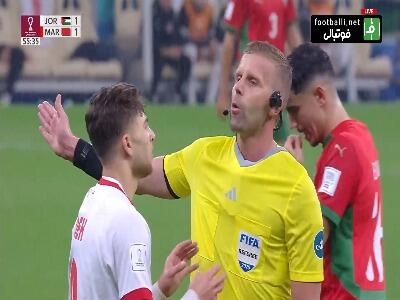 وقتی داور سوئدی هم به زبان عربی با بازیکنان صحبت می‌کند!