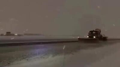 وضعیت فرودگاه مشهد در شب برفی