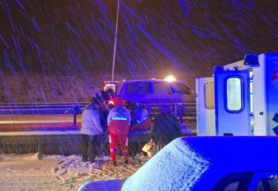 لحظات نفسگیر نجات مادر باردار گرفتار در برف و کولاک