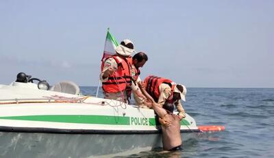 نجات ۶ گردشگر در طوفان دریایی توسط مرزبانان