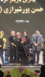 حسن پورشیرازی جایزه‌اش را به بهرام بیضایی تقدیم کرد