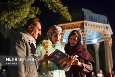  عکس/  شب یلدا در آرامگاه حافظ