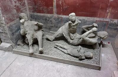  چرا این مردگان هنوز لباس پشمی بر تن دارند؟