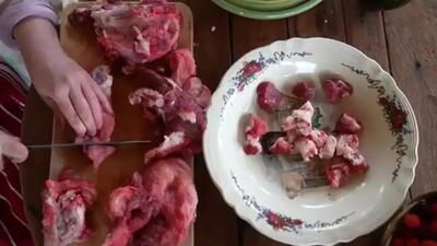  طرز پخت خوراک زبان گاو با توت وحشی (فیلم)