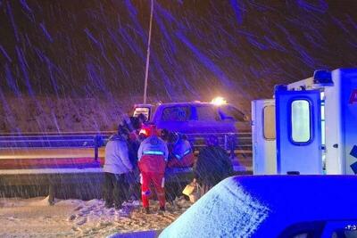  نجات نفسگیر مادر باردار گرفتار در برف و کولاک خراسان شمالی (فیلم)