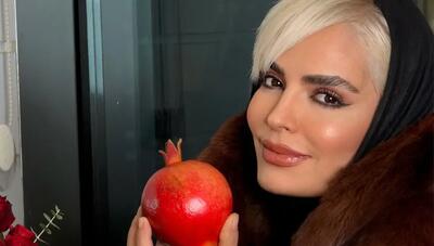 قاب یلدایی سپیده خداوردی با انار و استایل زمستانی شیک (عکس)