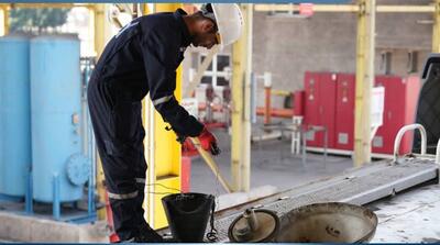  تولید انواع روغن‌های روانکار صنعتی و کشتی در بندر شهید رجایی