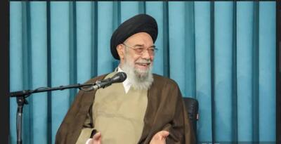 نماینده ولی فقیه در اصفهان: آمریکایی ها گفته اند «با ریختن دامن های کوتاه بر سر زنان، ایران را تسخیر می کنیم»