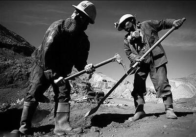 حقوق یک ماه کارگران معادل یک گرم طلا/تصویر تلخ دستمزد ناچیز