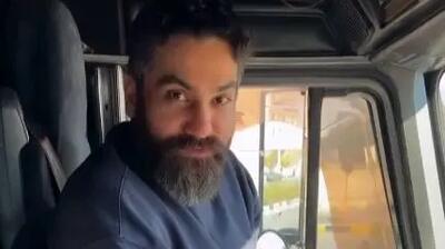 علی زندوکیلی در سالگرد پدرش با کامیون ماک؛ مراسمی خاص در کنار مزار! + ویدیو