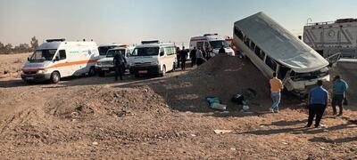 ۱۲ مصدوم در حادثه سقوط مینی‌بوس دانش‌آموزان از بالای پل