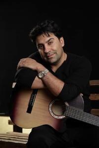 محمد امین غلامیاری؛ خواننده محلی که از سختی های حرفه موسیقی میگوید