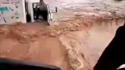 ببینید| حادثه تلخ برای یک راننده در کرمان