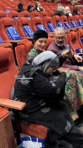 خوش و بش بهنوش طباطبایی با علیرضا قربانی در جشن حافظ