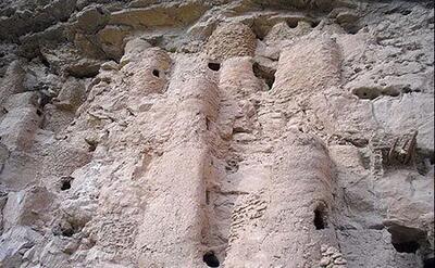 انبارهای ۸۰۰ ساله گندم در دل صخره‌های روستای زید استان ایلام