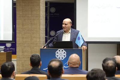 در حوزه پولی و بانکی با وجود تحریم‌ها عقب نیستیم