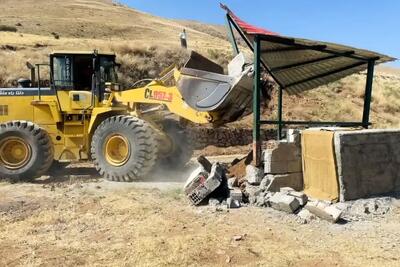  ۱۶ آلاچیق در حریم رودخانه زاینده‌رود تخریب شد