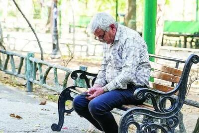 شلاق قراردادهای موقت بر تن درمان کارگران و بازنشستگان/ چرا صورت مسئله را پاک می‌کنند؟!