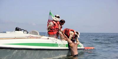 نجات ۶ گردشگر در طوفان دریایی توسط مرزبانان