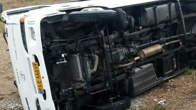 ۱۲ مصدوم درپی سقوط مینی بوس دانش آموزان در ایوانکی