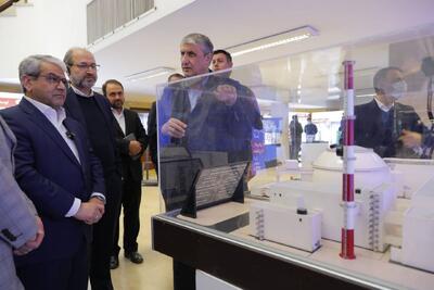 بازدید دبیر هیات دولت از نمایشگاه دستاوردهای صنعت هسته‌ای
