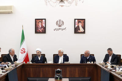 عارف: دولت با همکاری سایر قوا به‌دنبال حل مسائل معیشتی و پیروزی در جنگ اقتصادی است