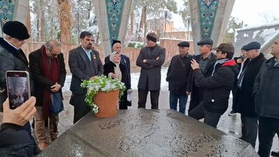  تاجیک‌ها در آرامگاه عطار و خیام اشعار پارسی خواندند