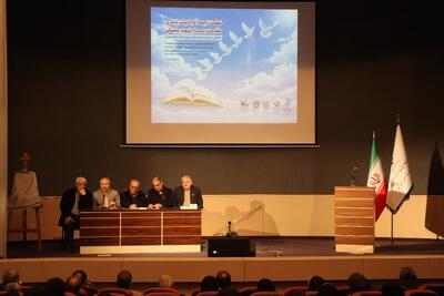  نشست نقد و بررسی آثار ادبیات پایداری در کرمان برگزار شد