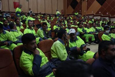  اجرای فرچه برف پاک‌کن به جای نمک‌پاشی در تهران/ افزایش حقوق پاکبانان پایتخت از سال ۱۴۰۲